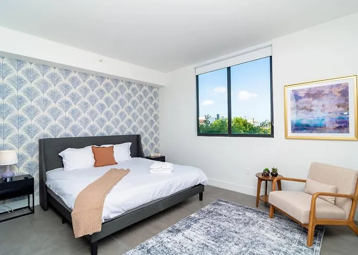 King Bed Brand New Oasis Minutes To Brickell