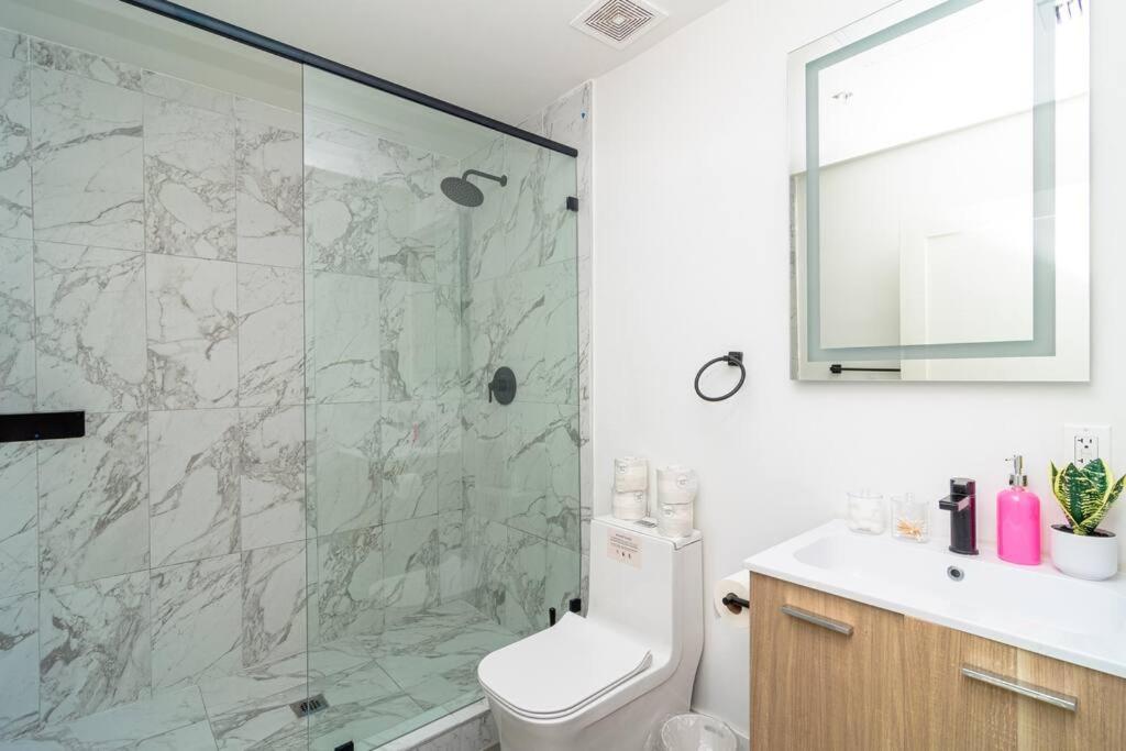 King Bed Brand New Oasis Minutes To Brickell Miami